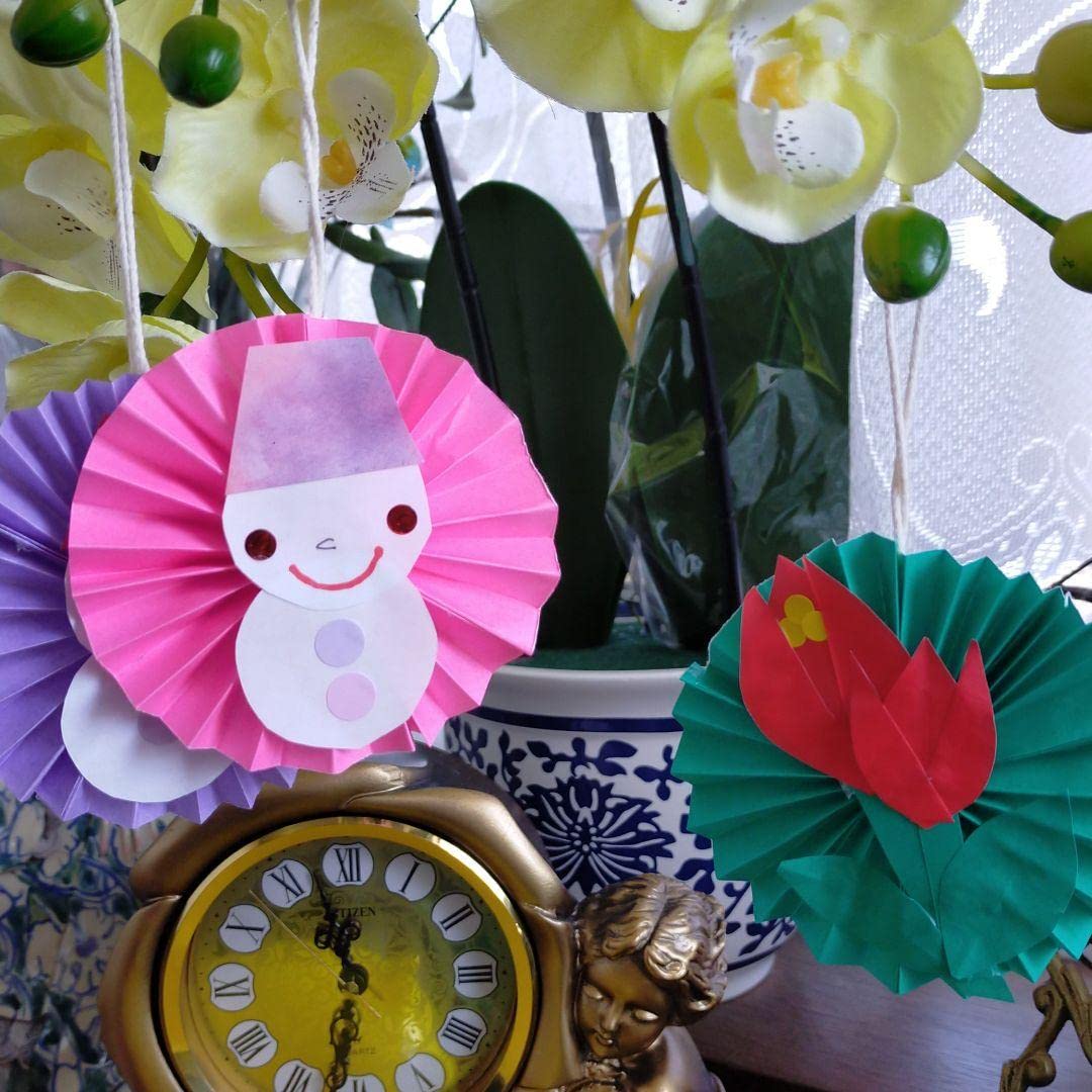 スノーマン、チューリップ　ペーパーファン×8  壁面折り紙 Amazon.co.jp: スノーマン、チューリップ ペーパーファン×8 壁面折り紙